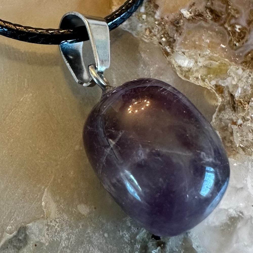 3183 Amethyst Polished Stone Gemstone Pendant Necklace